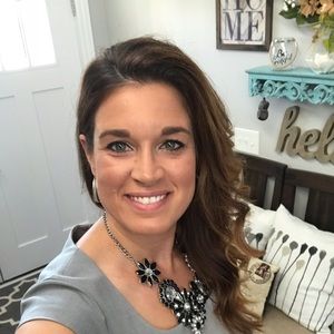 Meet your Posher, Angela